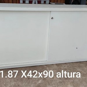 Lote siguiente: Mueble Blanco con Puertas Corredizas en MDF