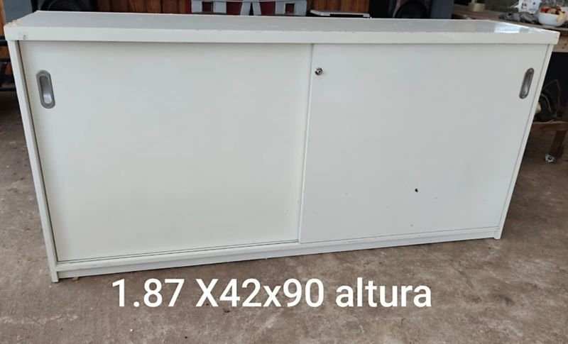 Mueble Blanco con Puertas Corredizas en MDF
