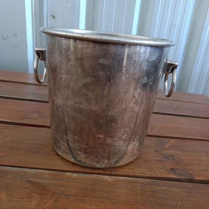 Lote siguiente: Champagnera Vintage en Metal Blanco