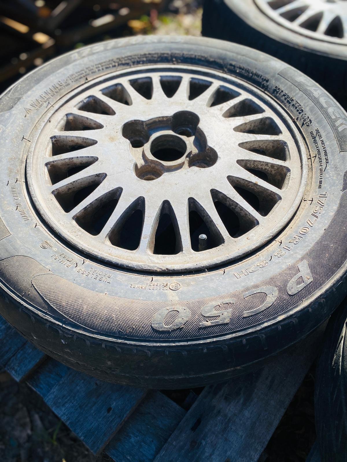 Item lote-x4-llantas-en-aluminio-con-cubiertas-r13 - Image 2