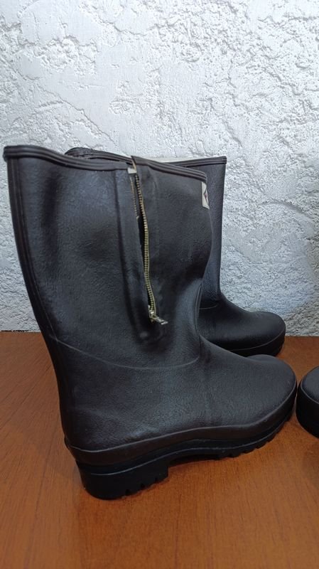 Botas de Cuero con Cierre de Correa, Talle 46, Color Marrón - imagen 2