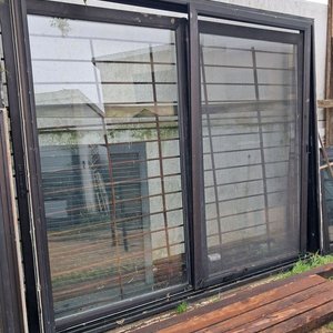 Lote siguiente: Puerta Ventana Corrediza Doble Vidrio DVH Aluminio Negro con Mosquitero