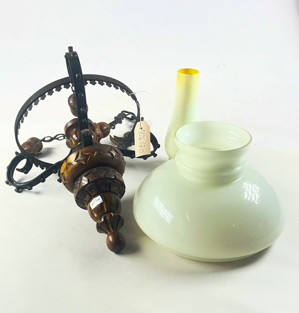 Colgante de Hierro y Madera con Pantalla Opalina y Aplique - imagen 1