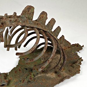 Escultura de Hierro: Esqueleto de Animal Estilizado - imagen 3