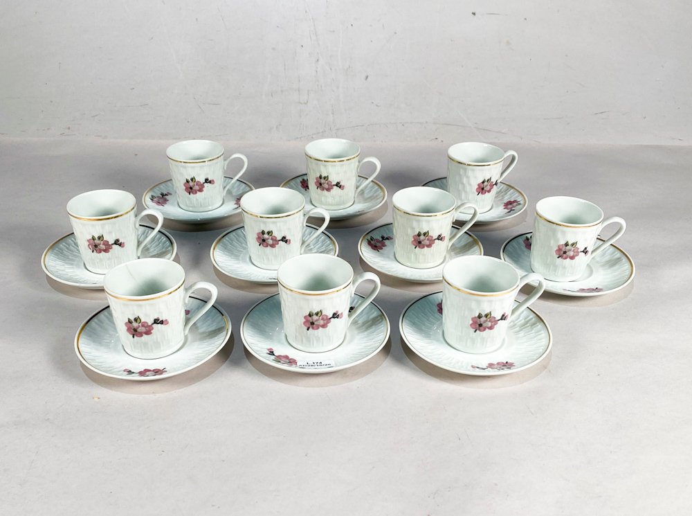 Juego de Café de Porcelana Blanca con Flores Rosas y Borde Dorado