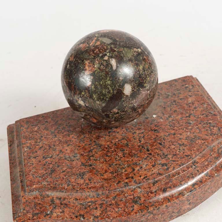 Bola de granito con soporte - Medidas: soporte: 34x24cm - imagen 2
