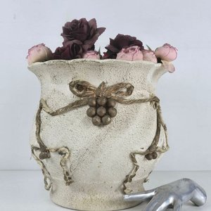 Macetero Antiguo Estilo Barroco con Relieves de Uvas y Detalles Dorados - imagen 1