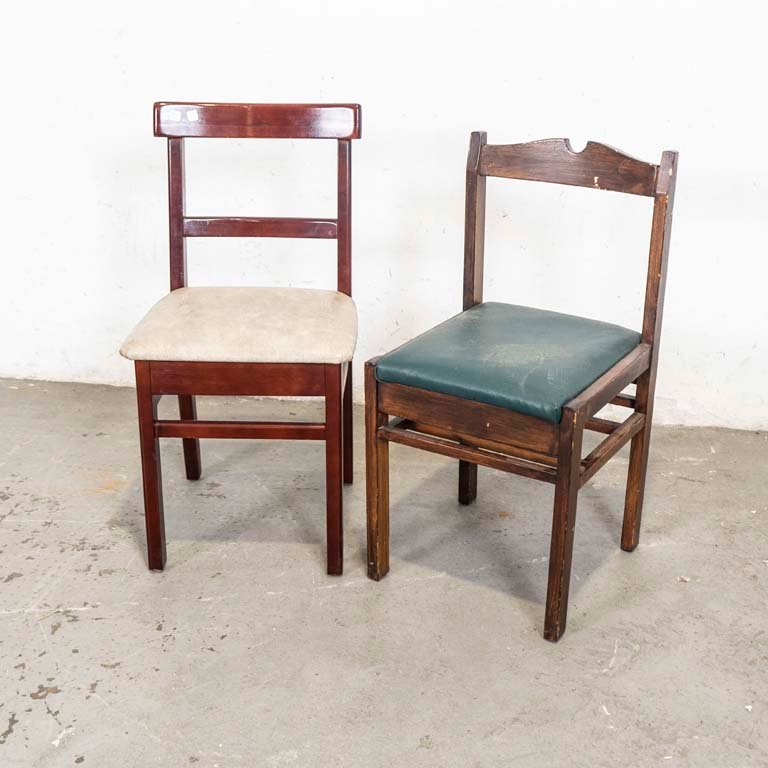 Lote siguiente: Sillas de madera con asientos tapizados en cuerina