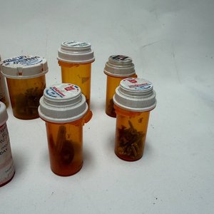 Lote de Frascos Organizadores con Tornillos y Elementos Varios - imagen 5