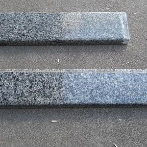 Dos Tramos de Granito Gris con Motas Negras - imagen 2