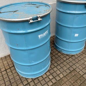 Tanques de Chapa Celestes de 200 Litros con Tapa y Suncho - imagen 3