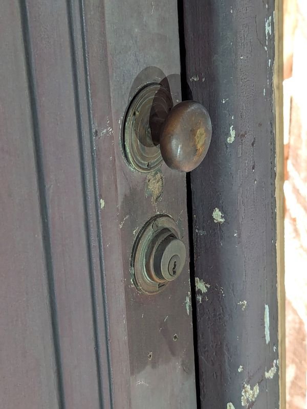 Puerta antigua arqueada de madera - imagen 4