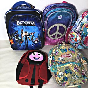 Lote de 5 Mochilas Infantiles con Diseños Variados - imagen 2