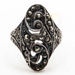 Lote siguiente: Anillo de Plata con Marquesitas