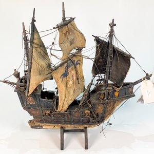 Maqueta de Carabela Antigua de Tres Mástiles en Madera - imagen 5