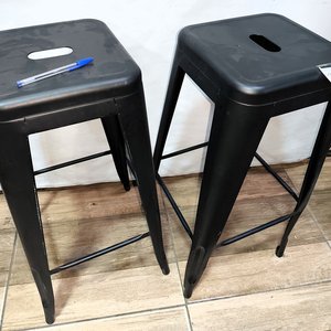 Lote de 2 bancos altos tipo bar Tolix metálicos apilables - imagen 3
