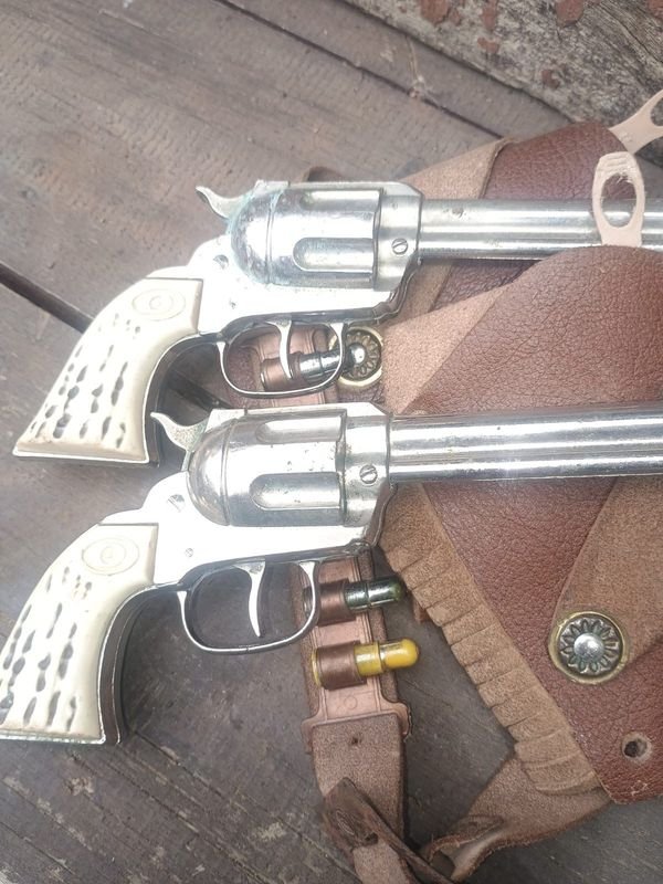 Pistolas de Juguete Estilo Vaquero Daisy con Cartuchera de Cuero