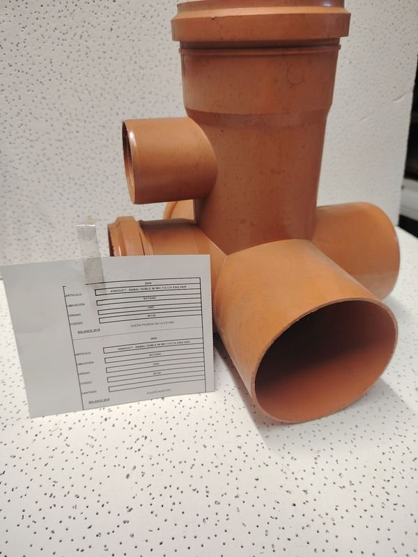 Tuberías de plástico doble 90° con ventilación - imagen 1