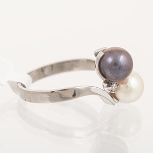 Anillo Oro Gris 18k con Perlas y Brillantes - imagen 2