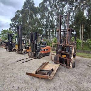 Lote siguiente: Varios Autoelevadores y Accesorios