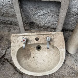 Lote de Bacha, Pies de Palangana y Tapa de Cámara para Baño - imagen 2