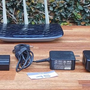 Lote siguiente: Router TP-Link, Decodificador DIRECTV y Batería de Notebook