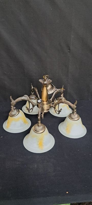 Lote siguiente: Lámpara de techo de 6 luces con metal ornamentado