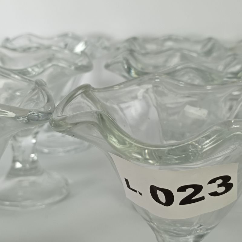 Vasos de vidrio claro con forma irregular - imagen 2