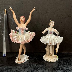 Lote anterior: Par de Bailarinas de Porcelana con Tutú Rosa y Azul