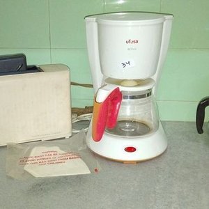 Lote siguiente: Sandwichera Arno, Cafetera Ufesa y Cafetera de Vacío