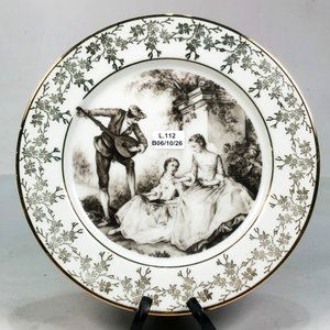 Plato Decorativo Limoges Francia Porcelana Blanca y Dorada Escena Romántica 24 cm - imagen 3
