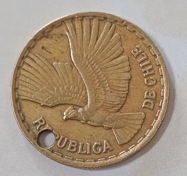 Moneda chilena de 5 Centésimos de 1966 (perforada) - Colección - imagen 2