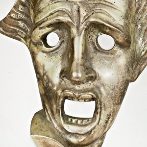 Máscara de Teatro en Bronce Plateado sobre Base de Madera - imagen 3
