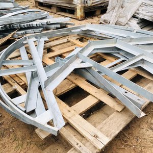 Lote siguiente: Lote de 3 Estructuras Curvas de Hierro Galvanizado