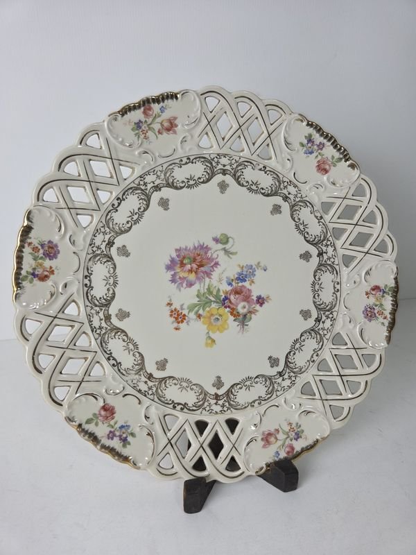 Lote anterior: Plato decorativo en porcelana alemana con diseño floral