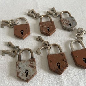 Lote de 6 Candados Antiguos con Llaves - imagen 2