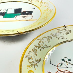 Par de Platos Checoslovacos con Carruajes Antiguos, 23.5 cm - imagen 3