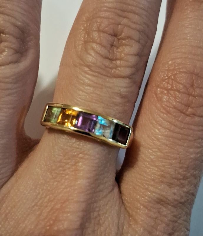 Anillo de Oro con Piedras Diferentes - imagen 2