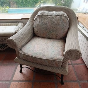 Par de Butacas de Ratan con Base de Hierro Forjado y Almohadones - imagen 4