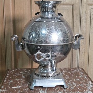 Samovar Eléctrico de Metal Plateado con Cable - imagen 2