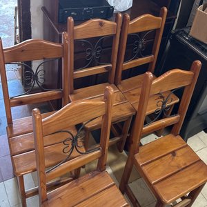 Lote anterior: Juego de 5 Sillas de Madera Estilo Rústico