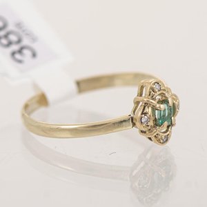 Anillo de Oro 18k con Esmeralda Central y Brillantes - imagen 2