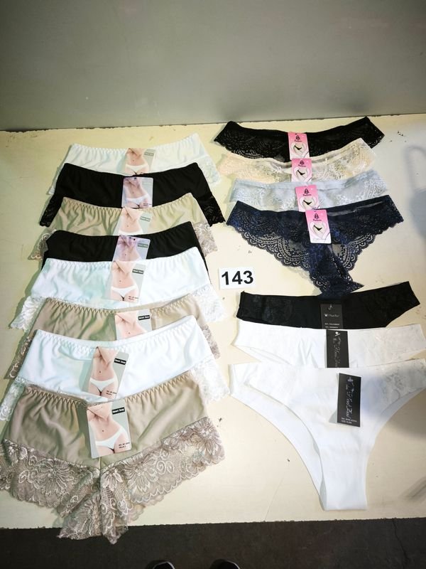 Lote de Ropa Interior Femenina: Culotes y Tangas de Encaje