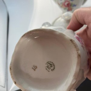 Juego de Porcelana Antigua para Té o Café: Tetera, Azucarero y Lechera - imagen 4