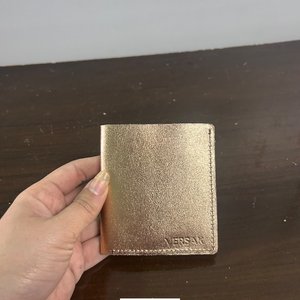 Tarjetero de Cuero Metálico Dorado Nuevo - imagen 2