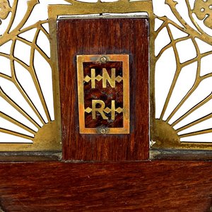 Cruz de Mesa Labrada en Madera y Bronce con Cristo - imagen 3