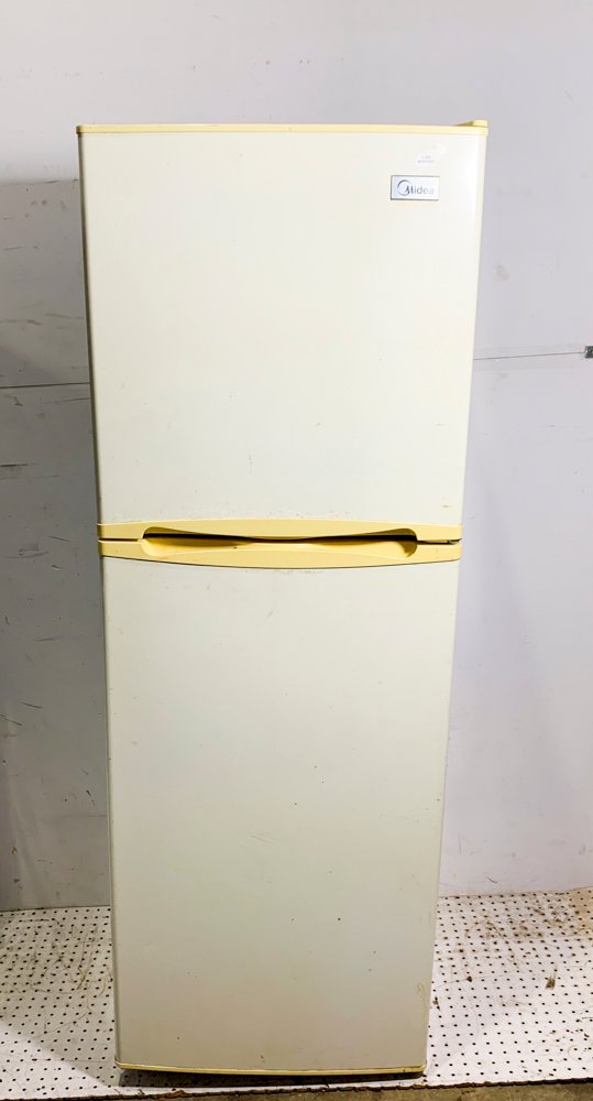 Lote siguiente: Heladera Midea con Freezer en Mal Estado