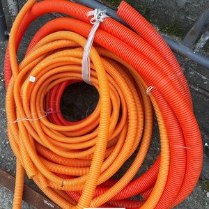 Lote siguiente: Rollos de Caño Corrugado Naranja para Construcción