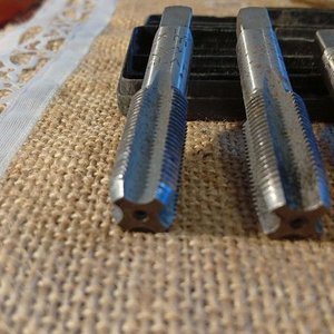 Lote siguiente: Juego de 3 Machos de Roscado Sellado England