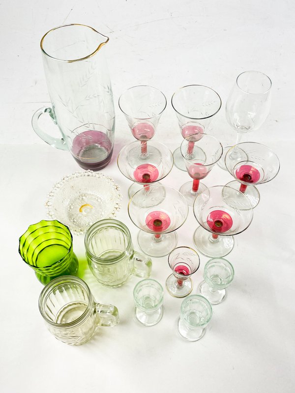 Colección de copas y vasos en diferentes colores - imagen 2